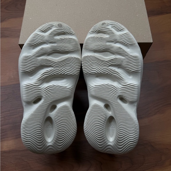 Yeezy Foam Runner - Picture 3 of 8
